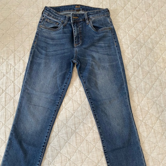 Kut From The Kloth capri jeans. - Picture 4 of 4